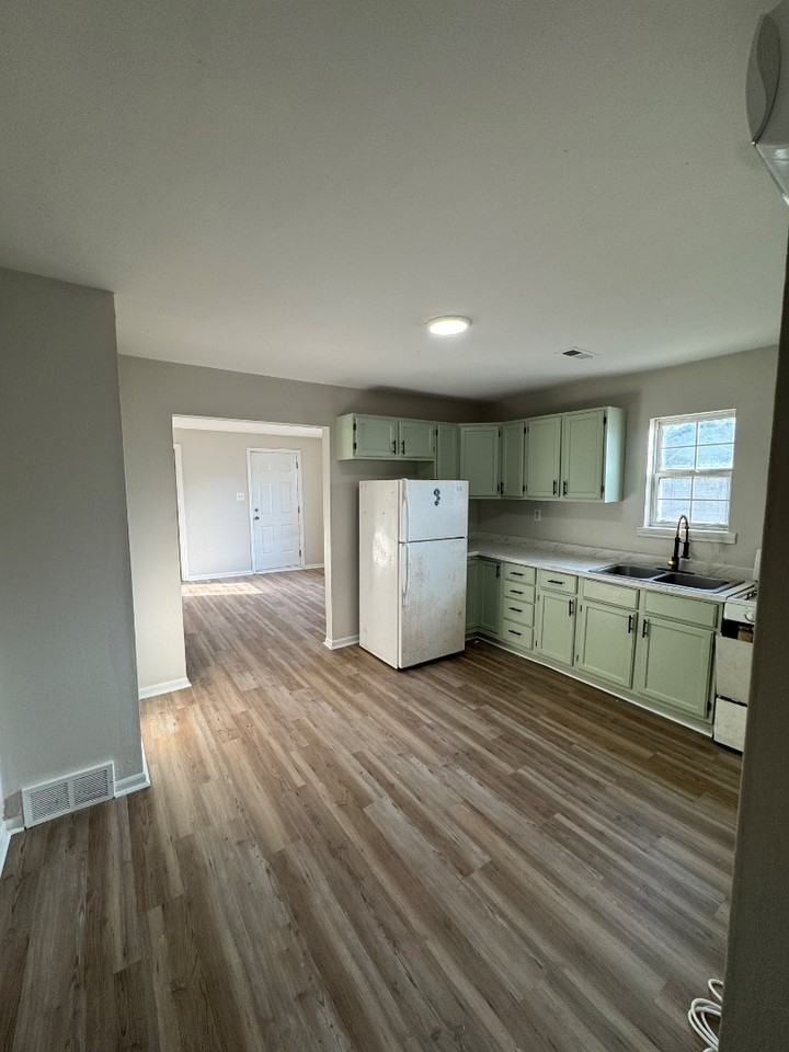 129 East 10th Avenue - Photo 6 of 16