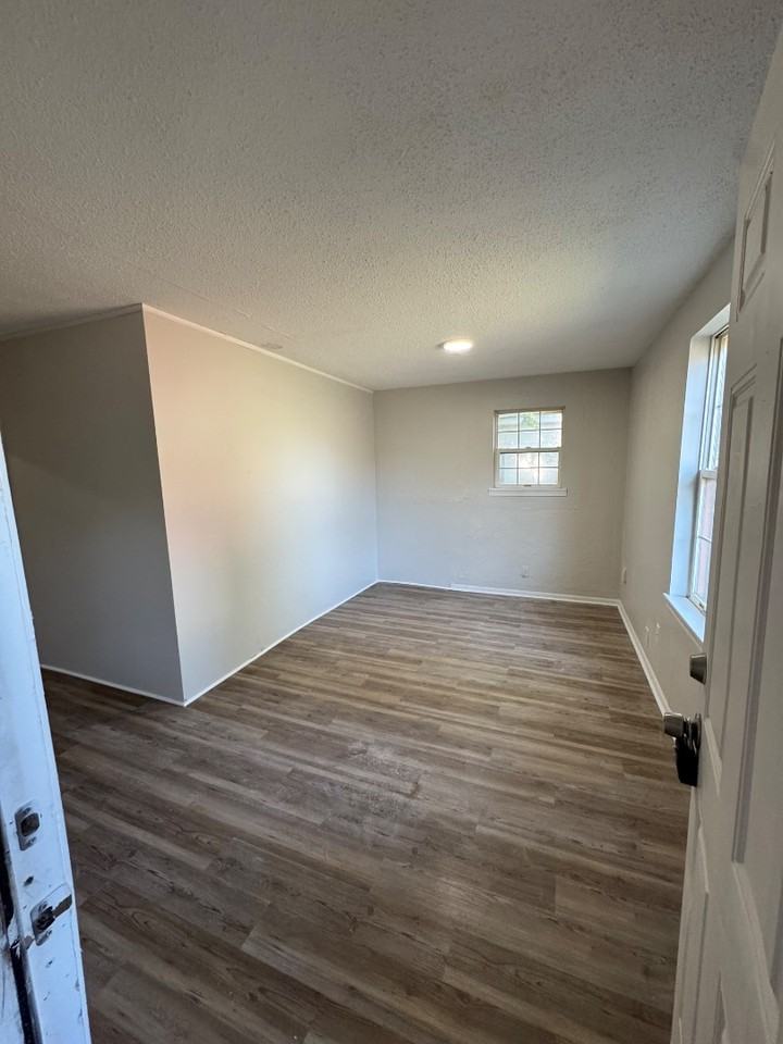 129 East 10th Avenue - Photo 3 of 14