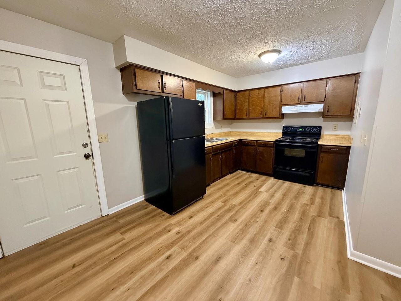 127 Aspen Dr - Photo 4 of 20