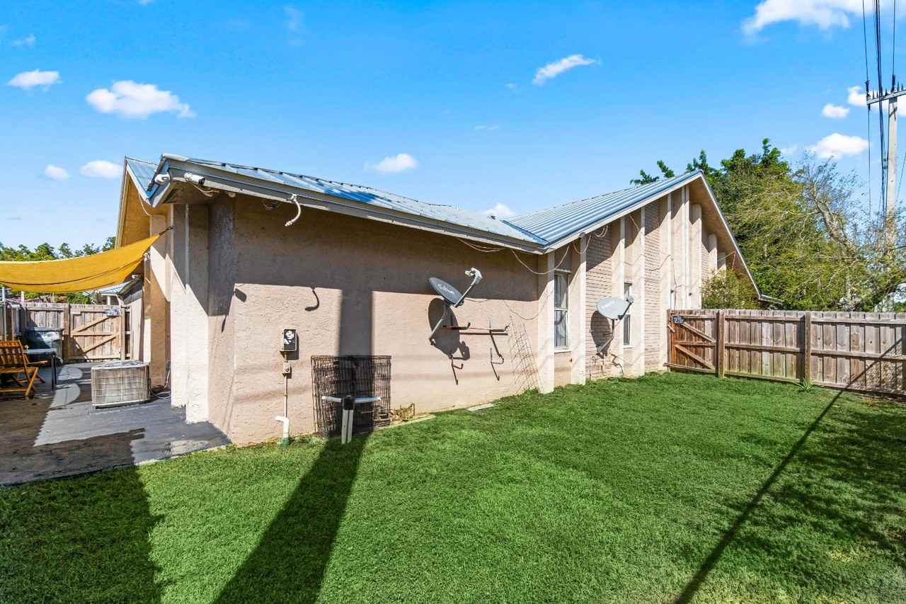 13916 Folkestone Circle - Photo 4 of 4