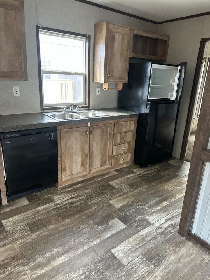 23101 Green Oaks St - Photo 6 of 11