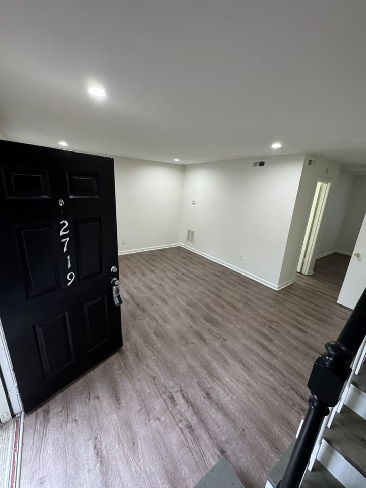 2719 Greystone Pl - Photo 3 of 7