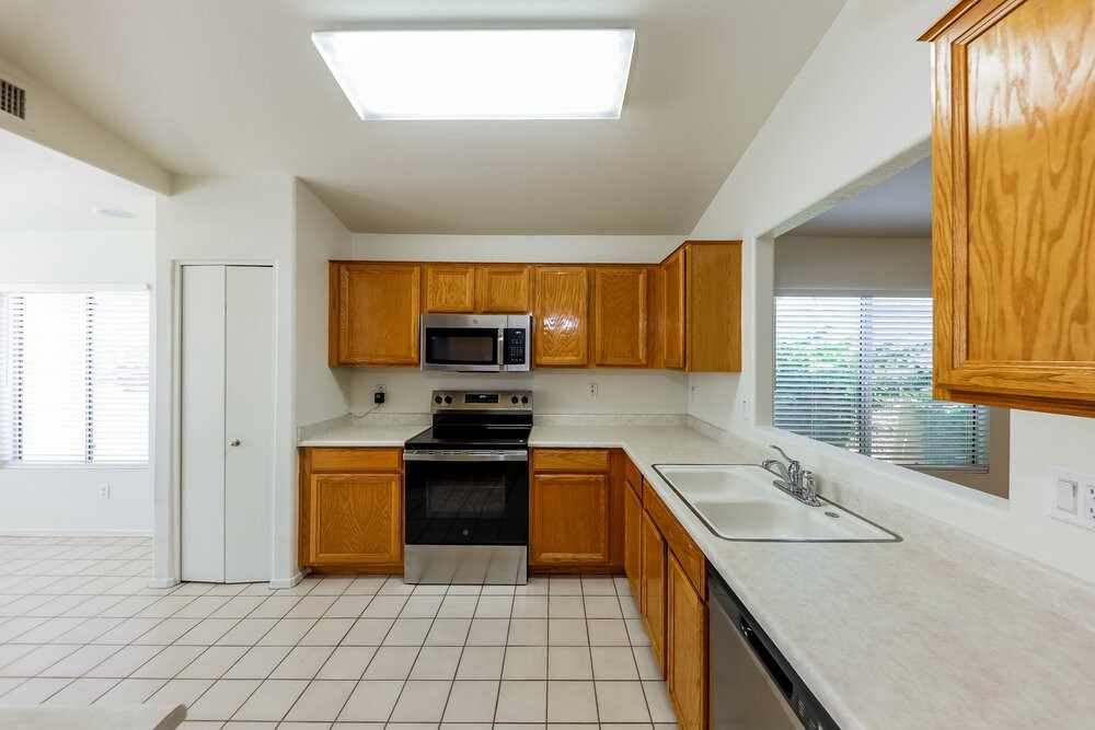 2217 E Kelton Ln - Photo 6 of 16