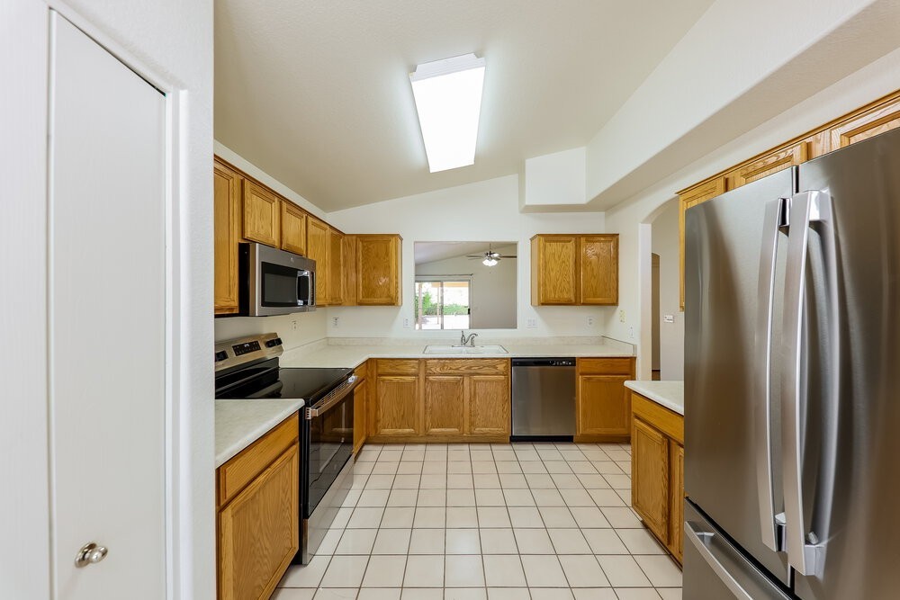 2217 E Kelton Ln - Photo 7 of 16