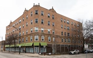 featured image of 1544 W Glenlake Ave