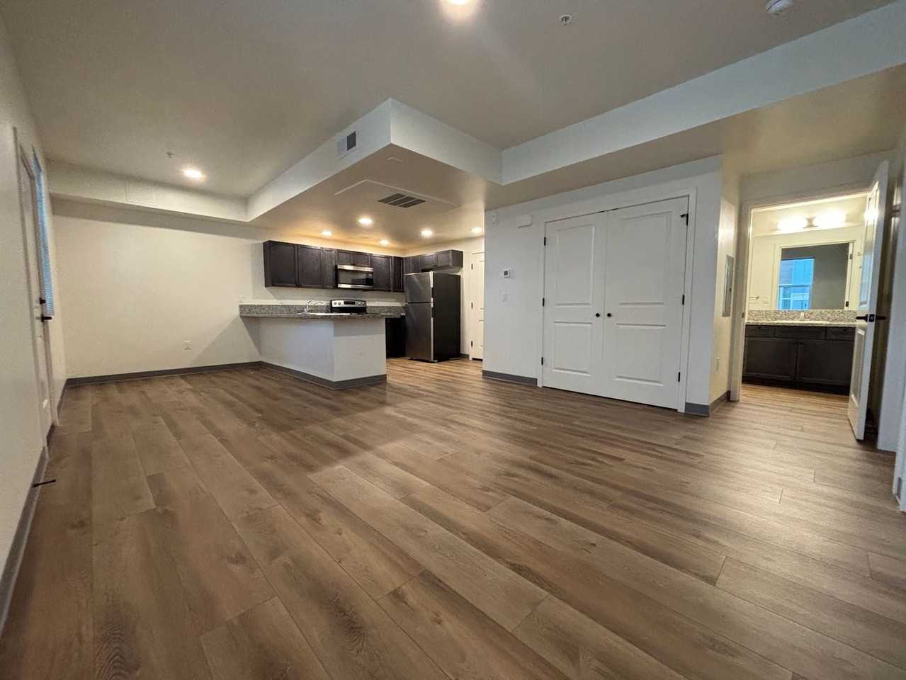 Residence 1861 - Photo 3 of 17