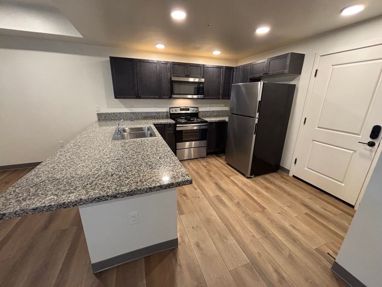 Residence 1861 - Photo 5 of 17