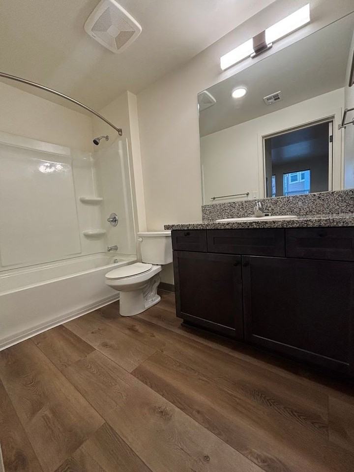 Residence 1861 - Photo 7 of 17