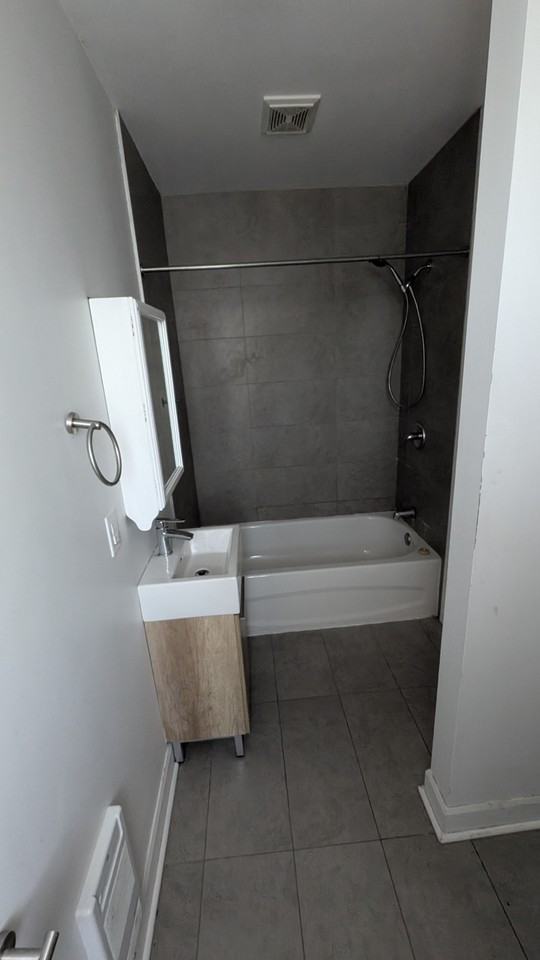 Rue Sainte-Catherine Est #3691-5 - Photo 5 of 6