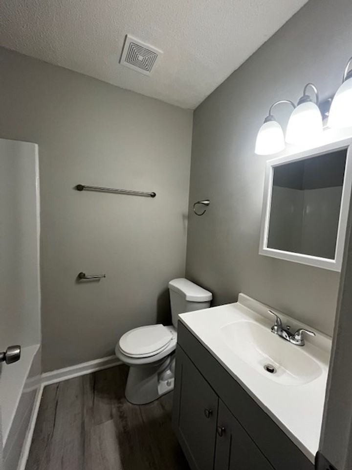 1955 Lakeview Rd #B - Photo 4 of 6