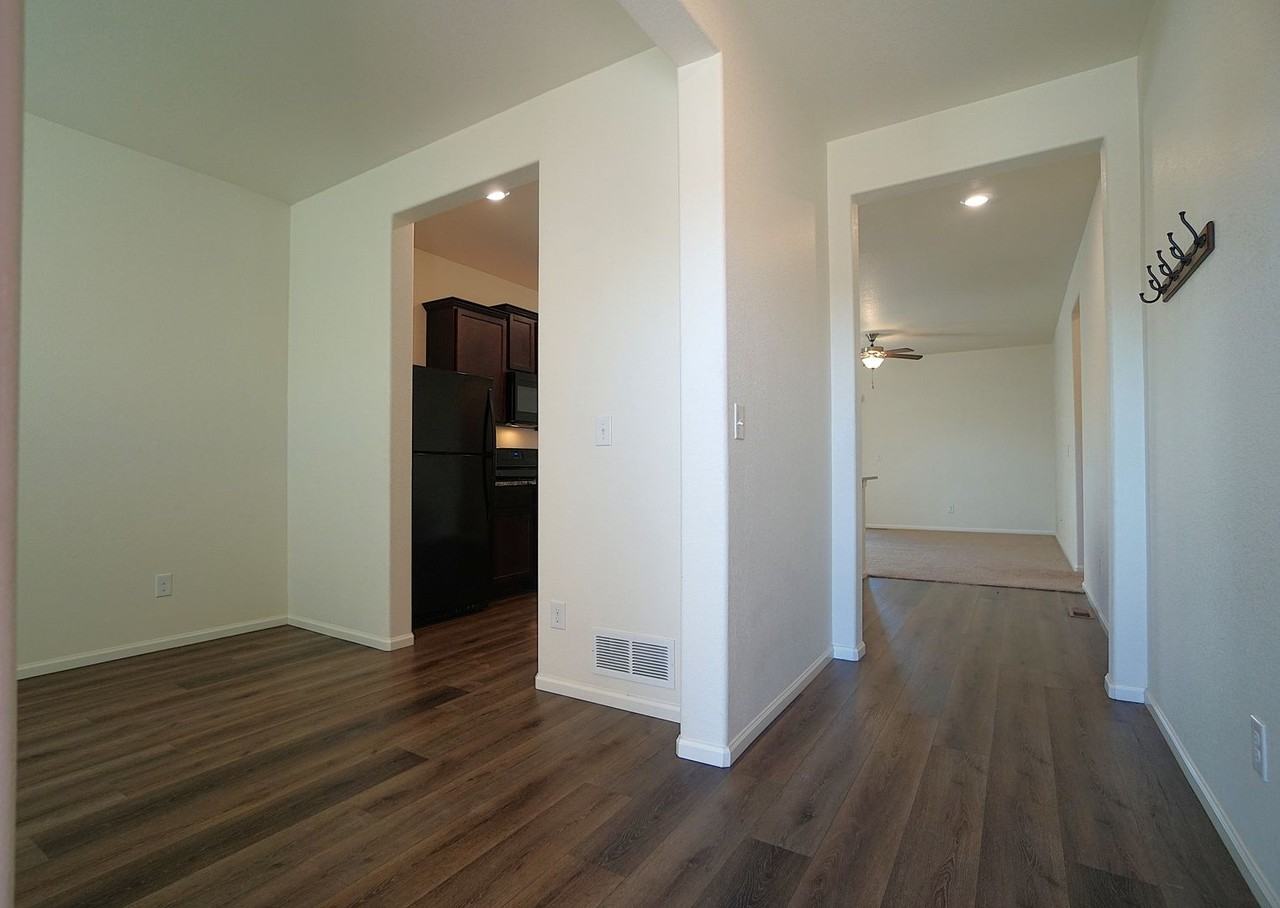 6214 Meadowbank Ln - Photo 3 of 29