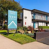 featured image of 989 Peach Ave / 984 Peach Ave