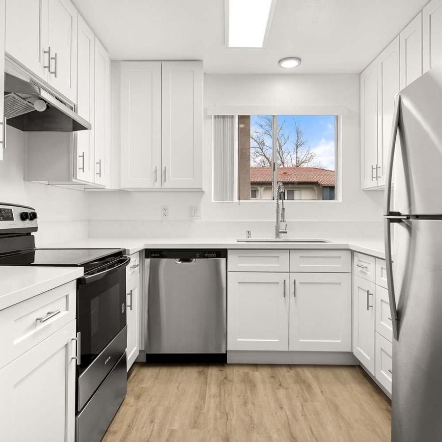 1707 La Brea St - Photo 3 of 17