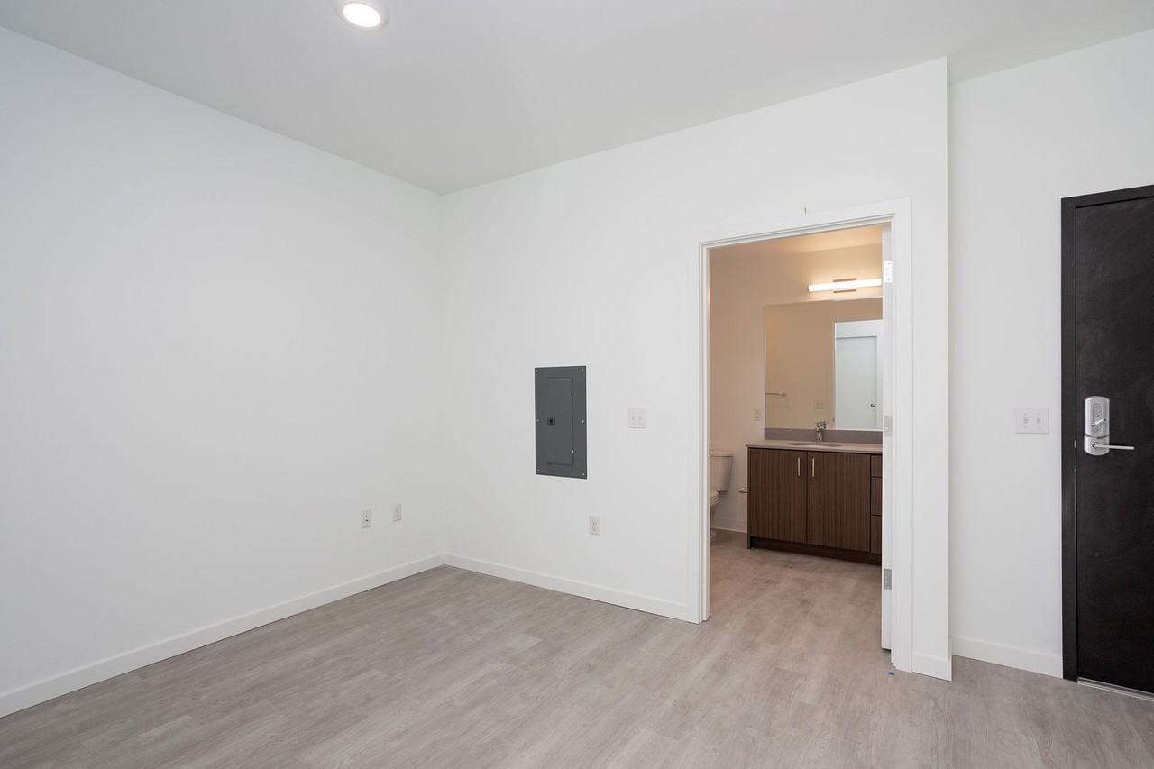 485 SE 14th Ave. - Photo 3 of 19