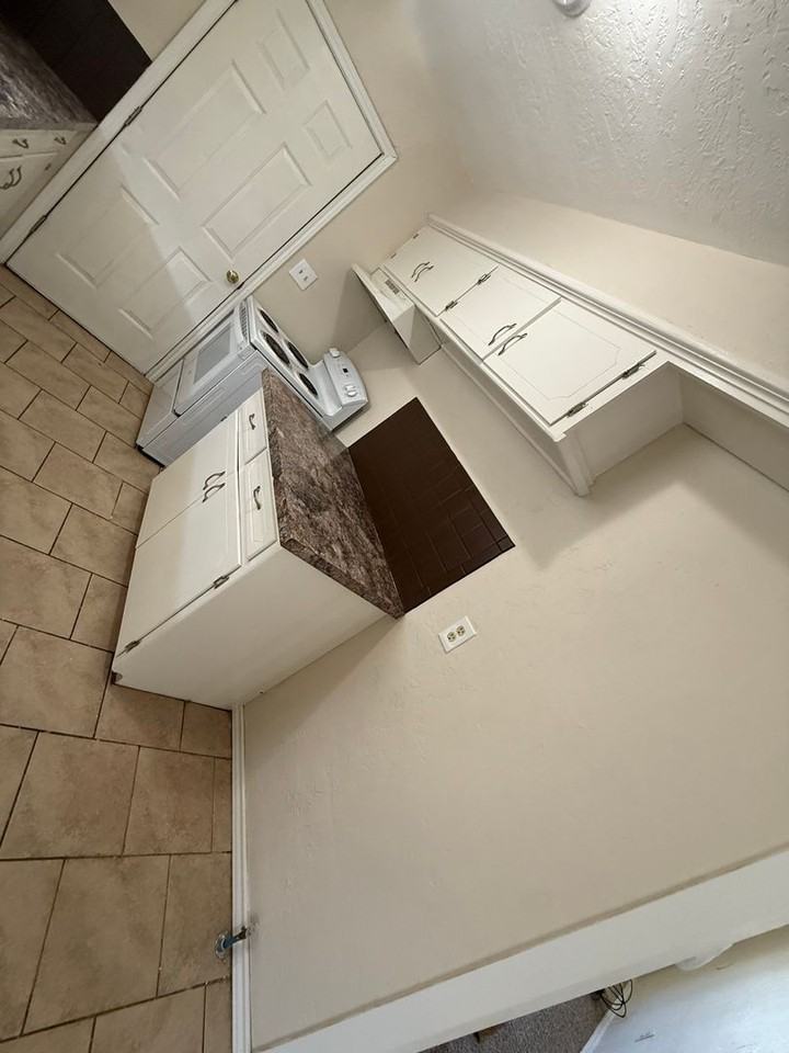 2312 Northwest 46th Street - Photo 6 of 15