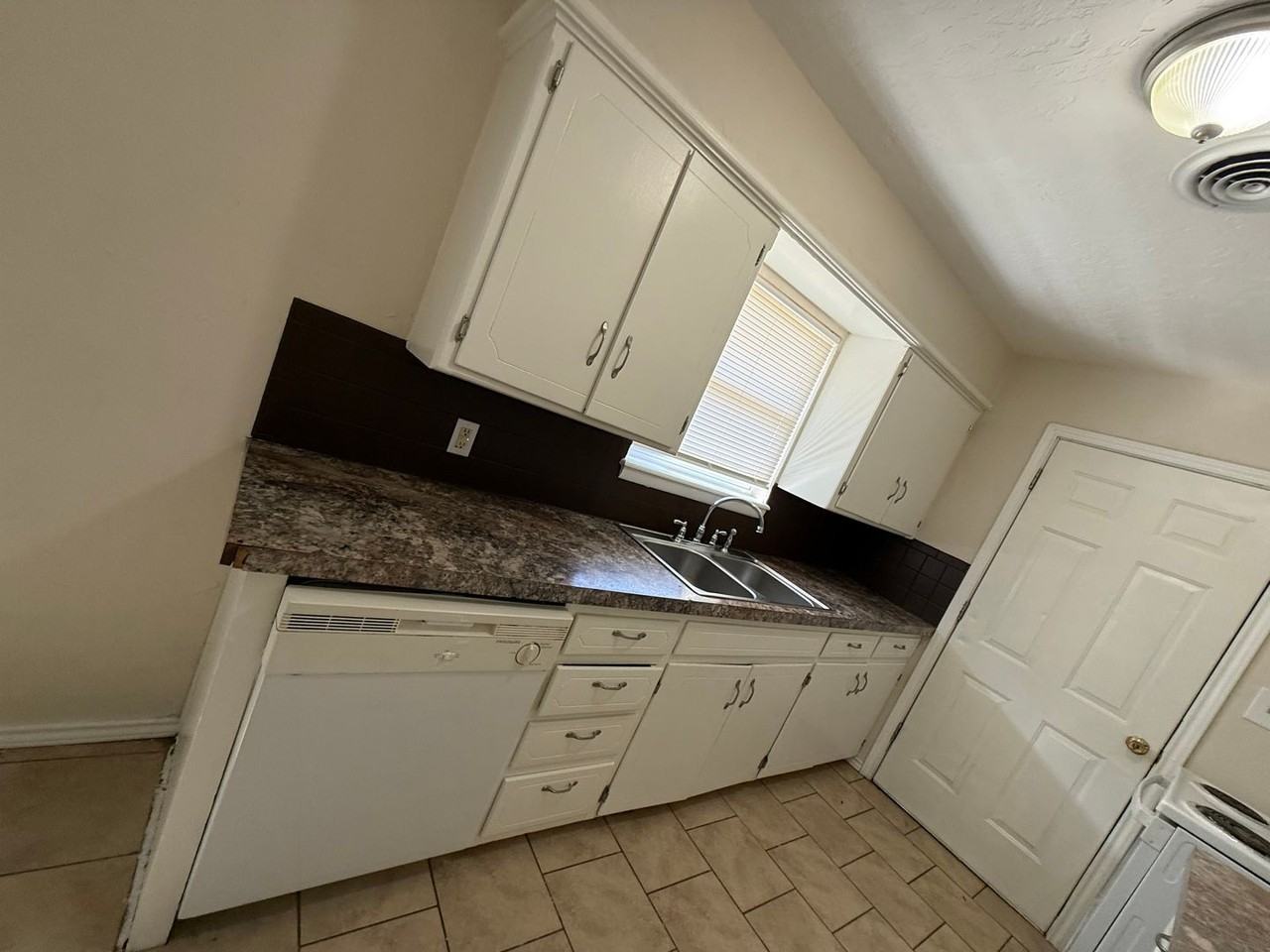 2312 Northwest 46th Street - Photo 7 of 15