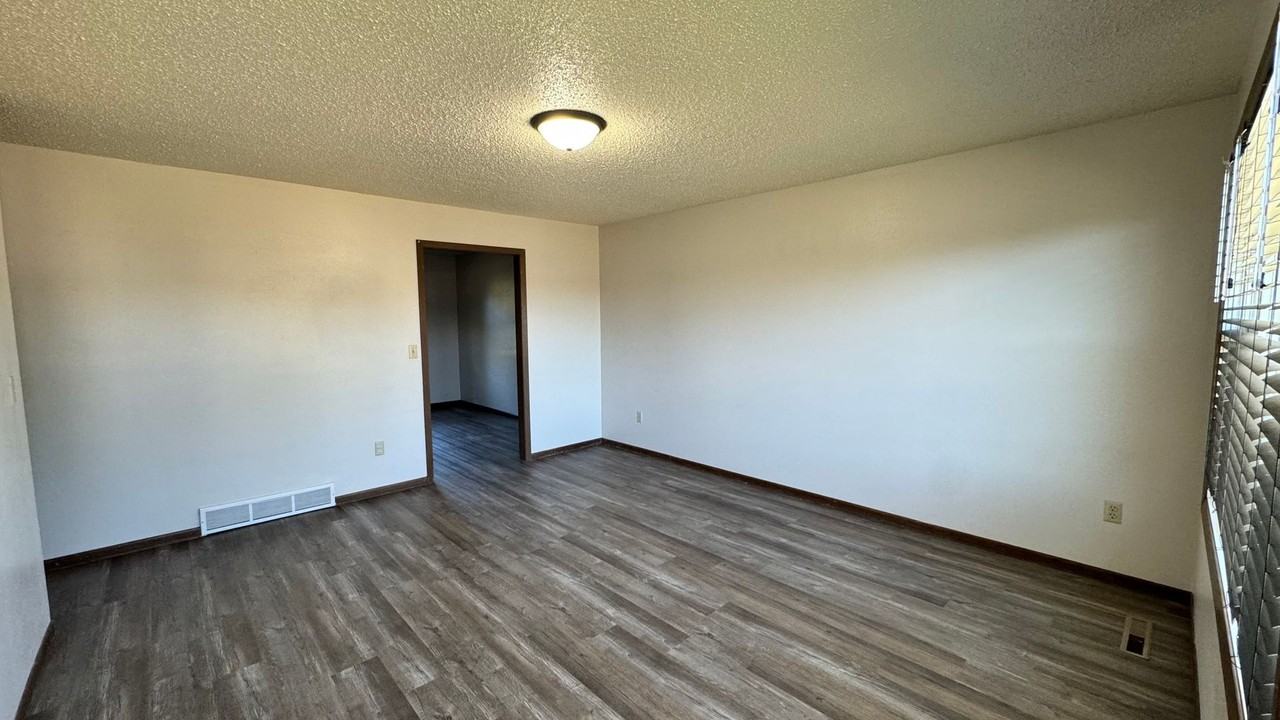 969 Custer St - Photo 3 of 18