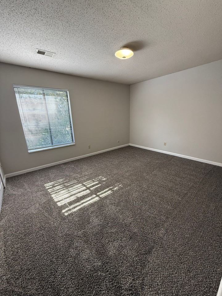 Lakewood Flats and Townhomes - Photo 3 of 33