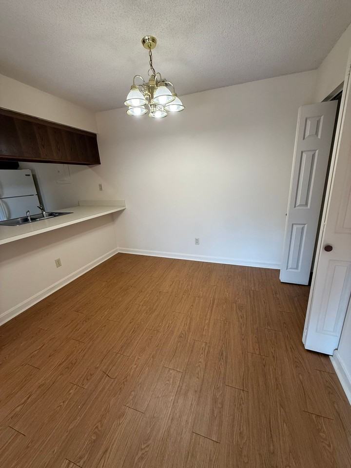 Lakewood Flats and Townhomes - Photo 6 of 33