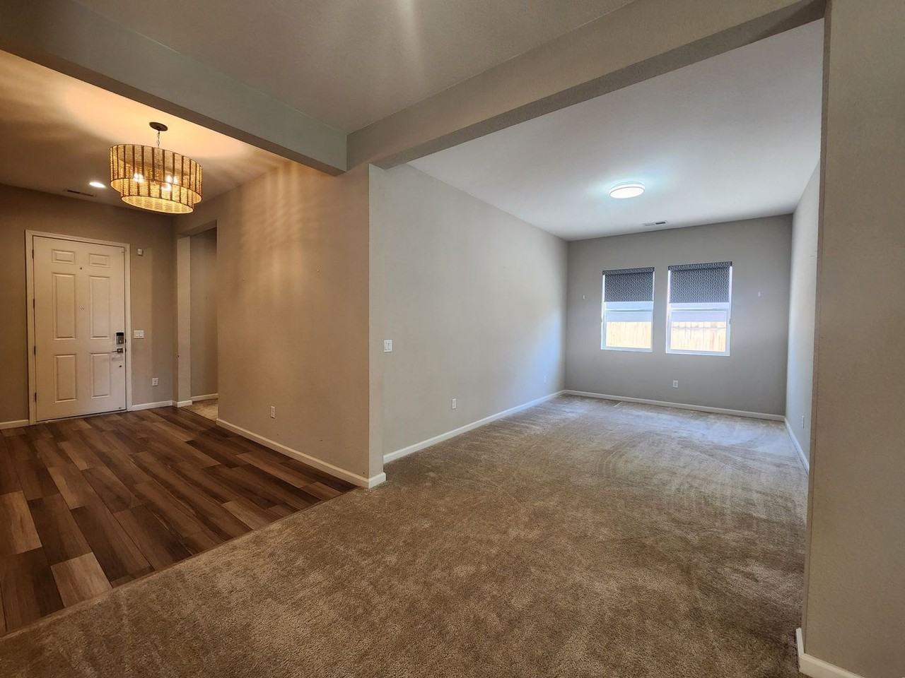 2243 Butte Creek Dr - Photo 3 of 31