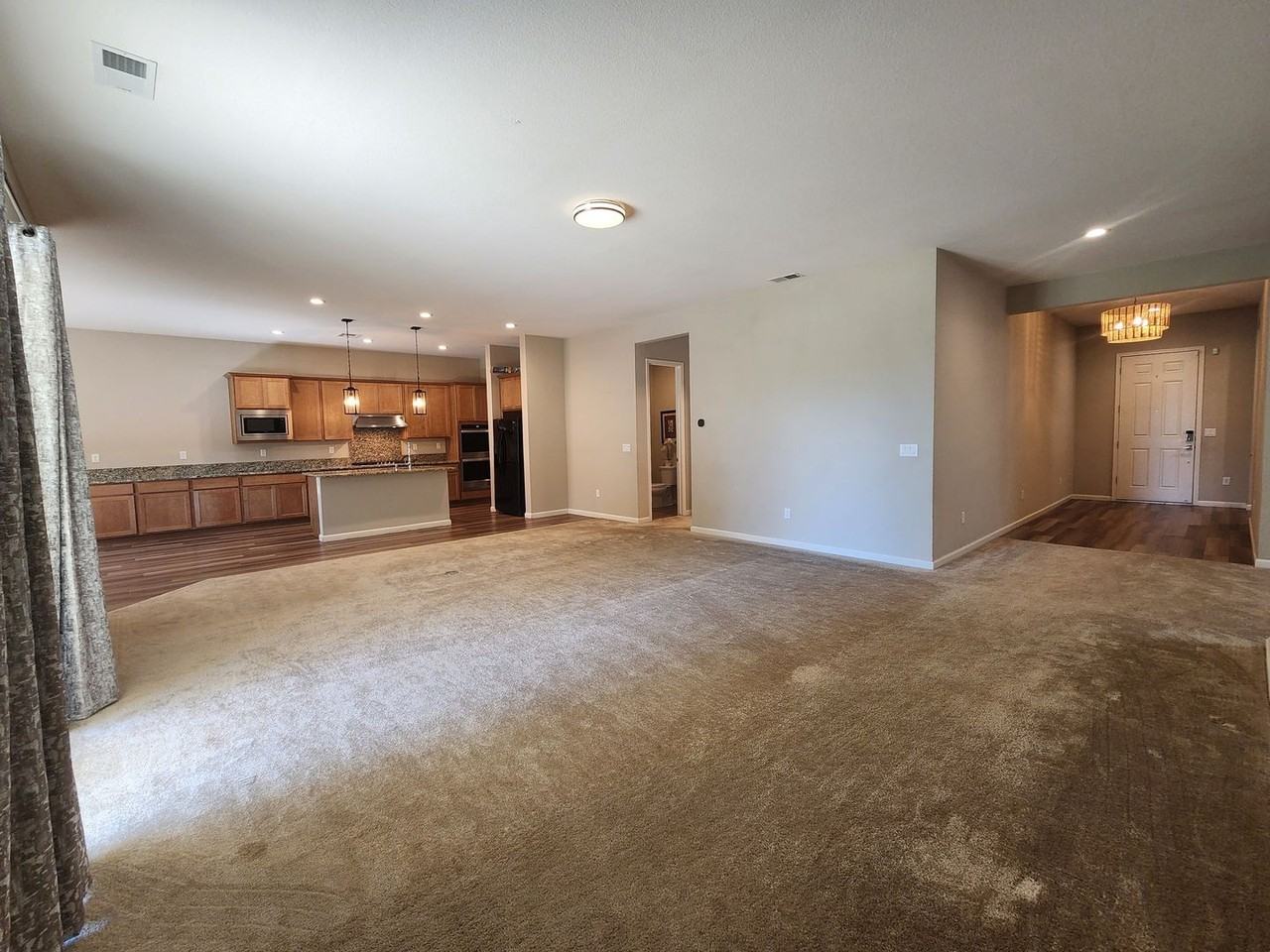 2243 Butte Creek Dr - Photo 4 of 31