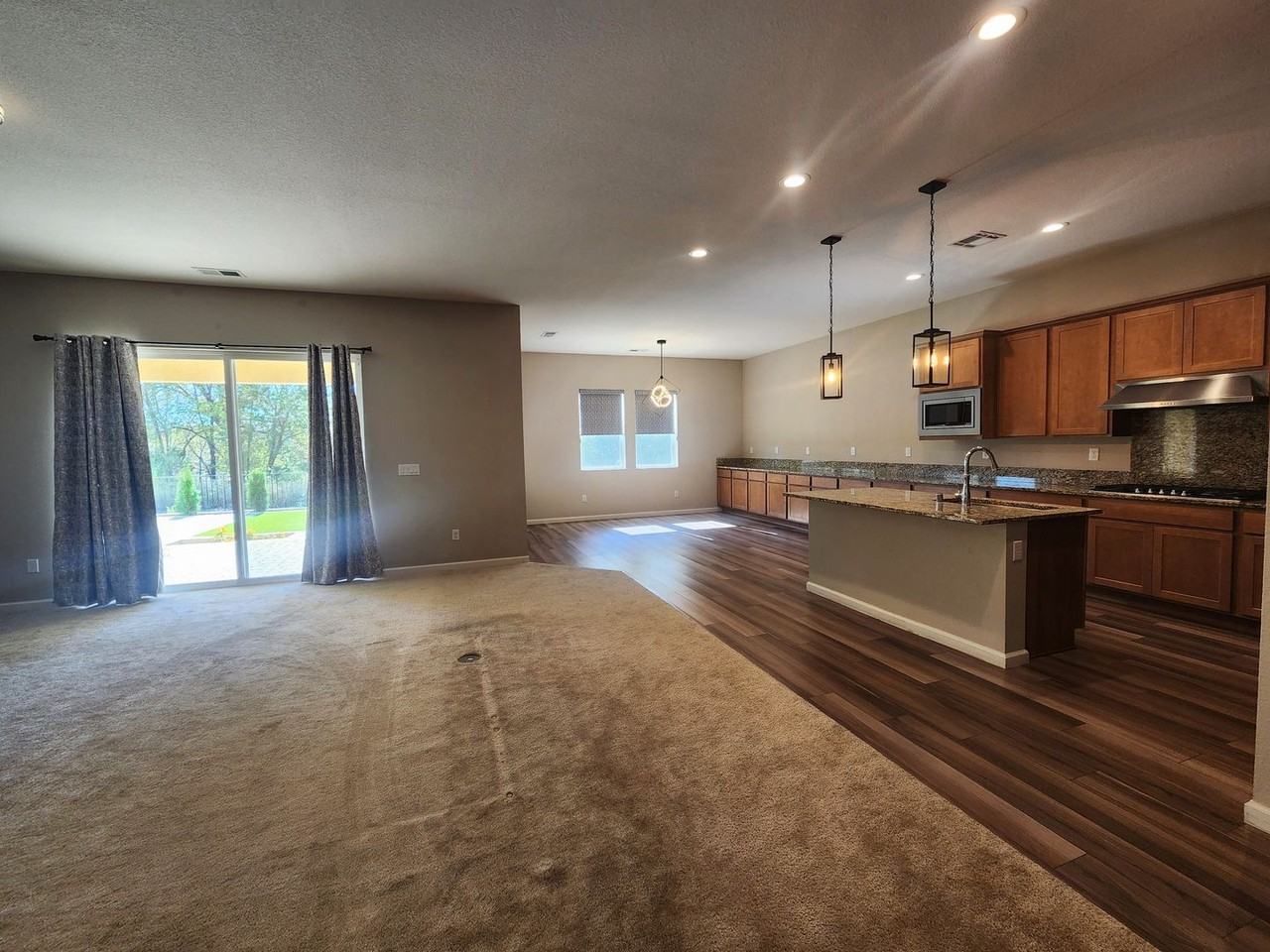 2243 Butte Creek Dr - Photo 6 of 31