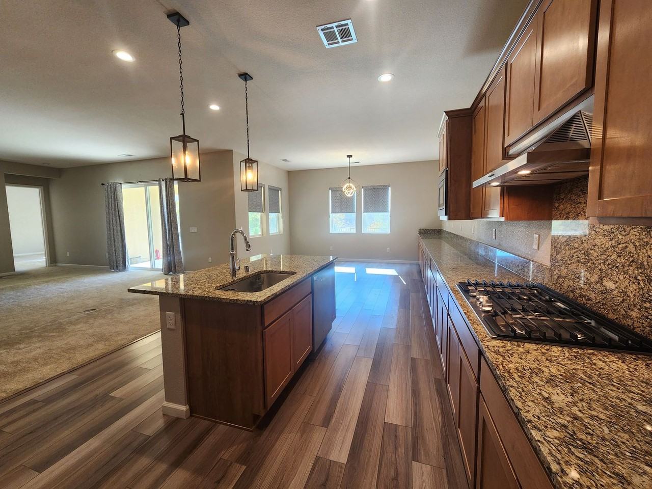 2243 Butte Creek Dr - Photo 7 of 31