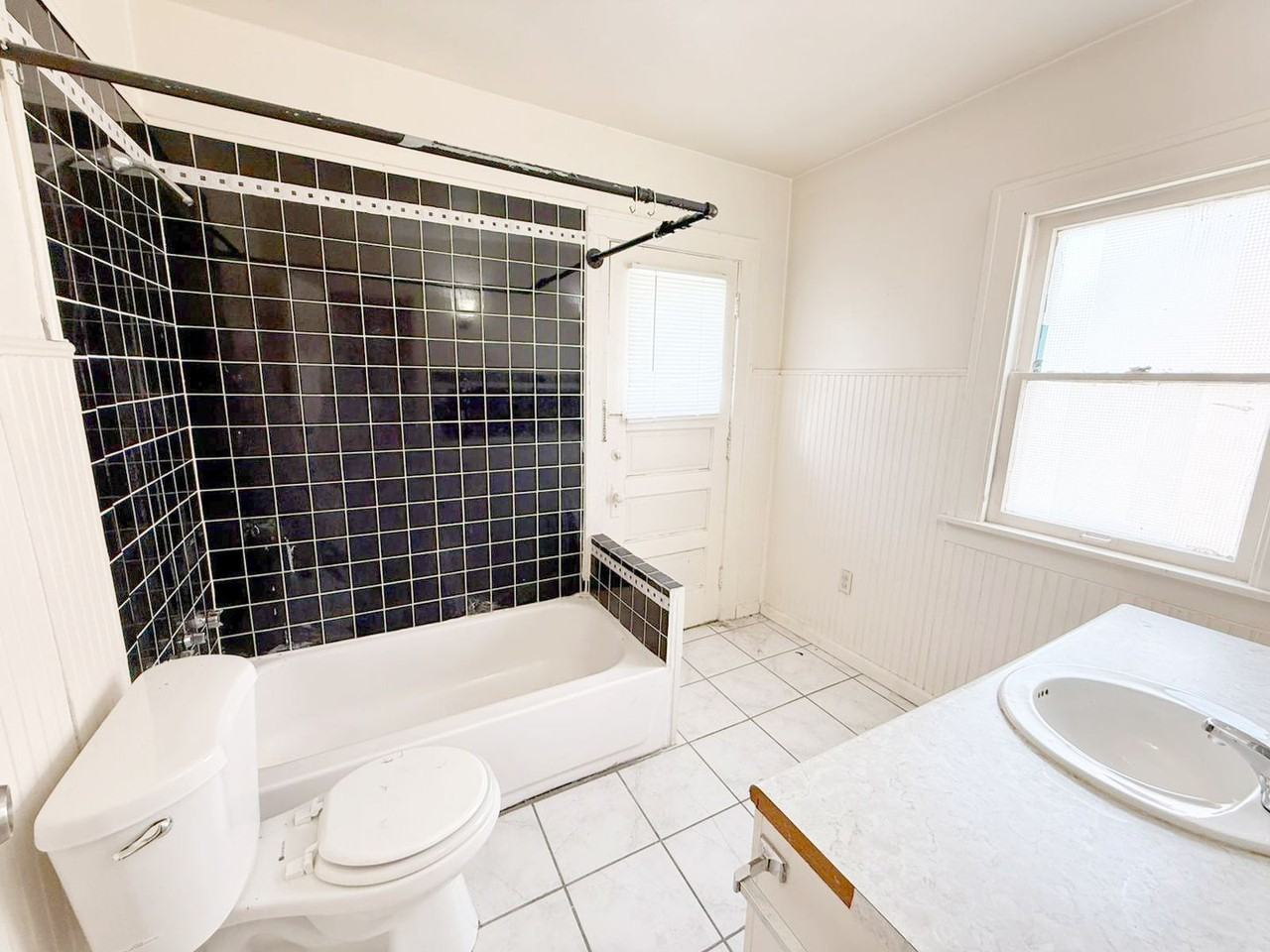 2010 Torbenson Dr - Photo 7 of 20