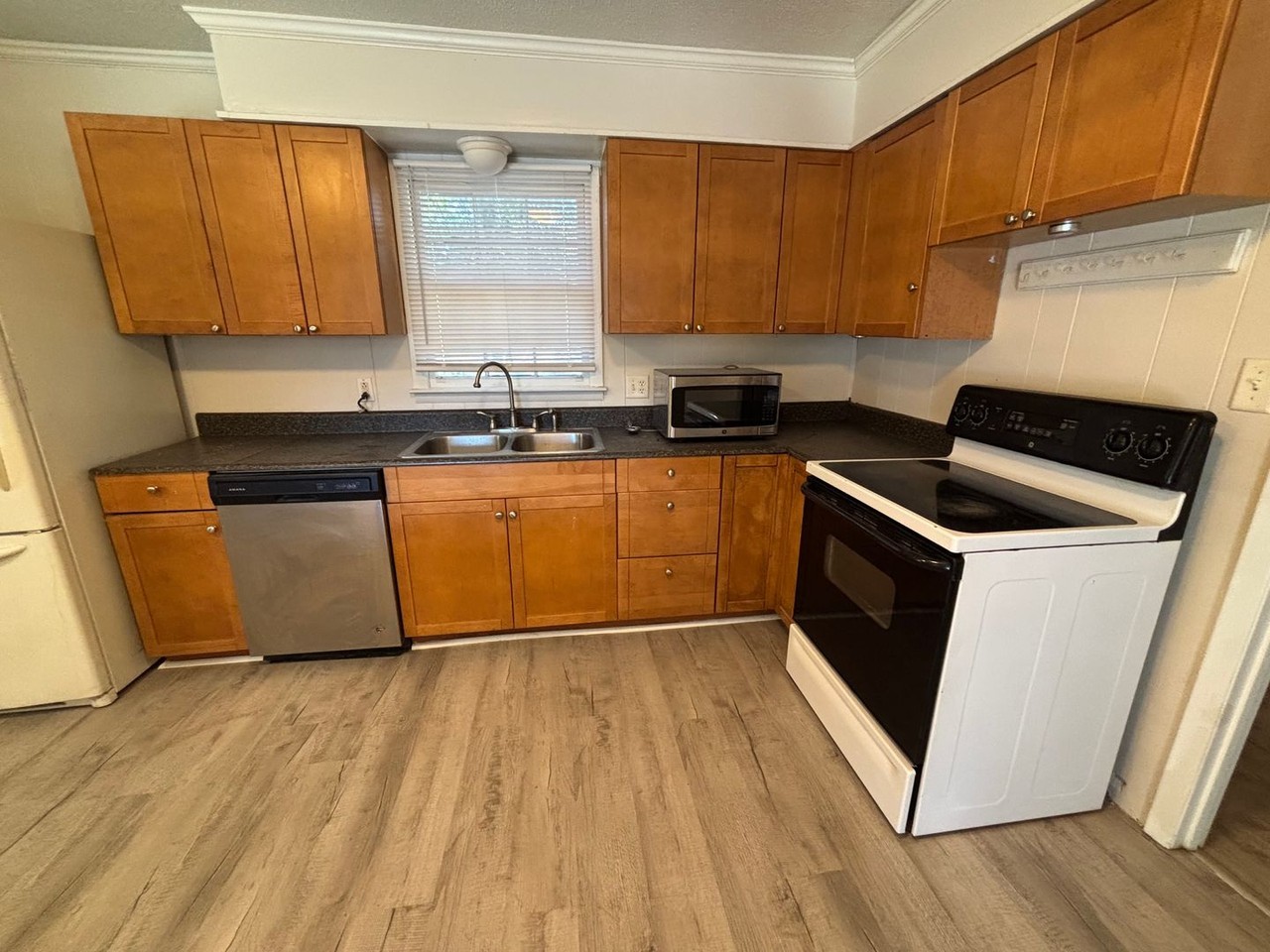 132 Fowler St - Photo 5 of 15
