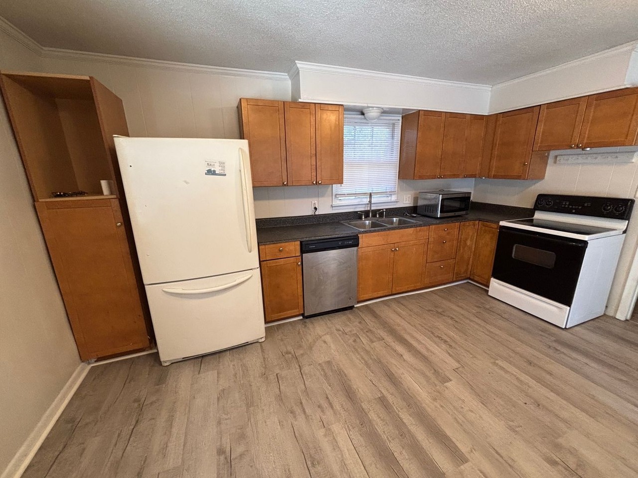 132 Fowler St - Photo 6 of 15