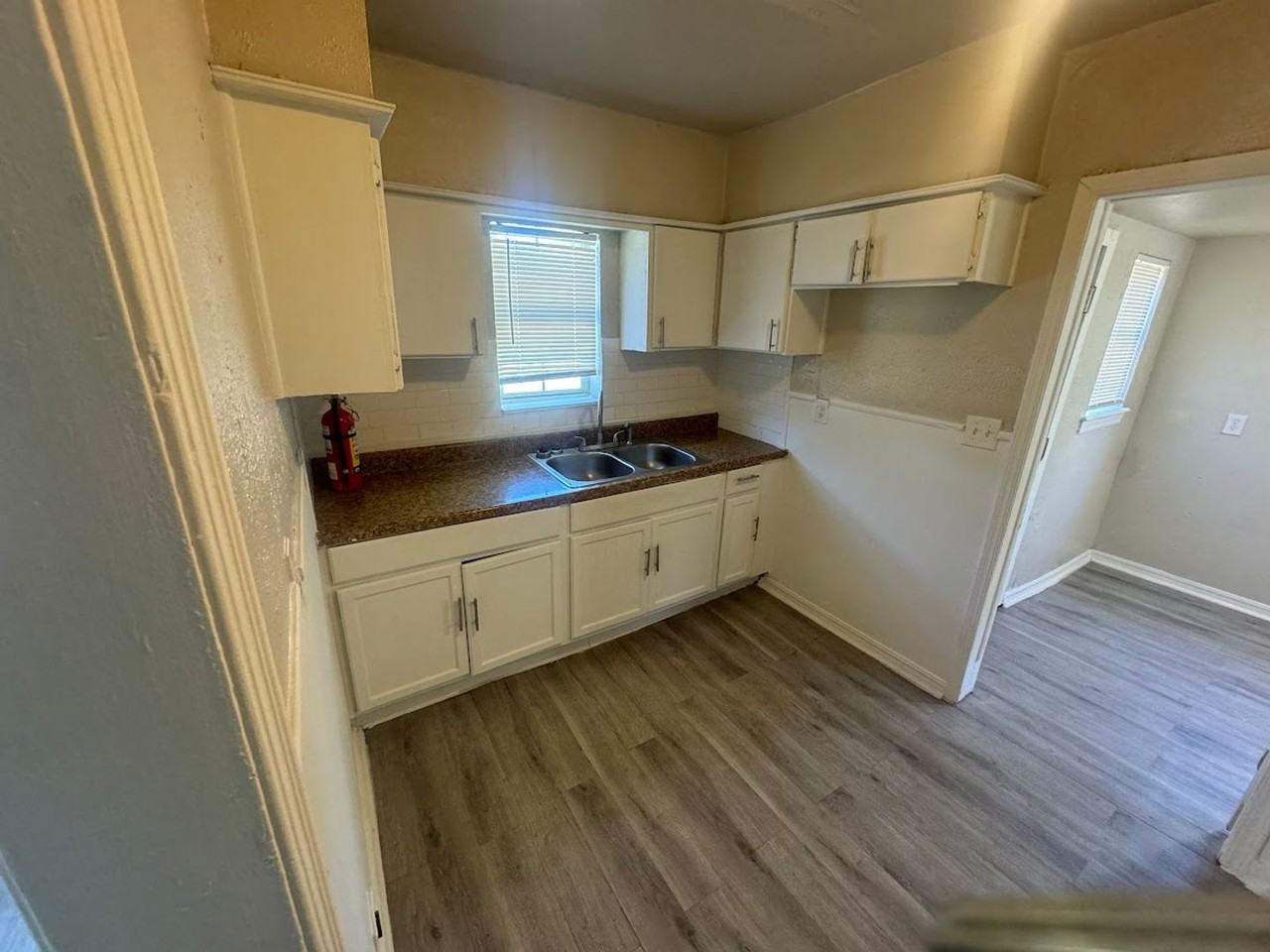 1727 Ne 19th St - Photo 3 of 13