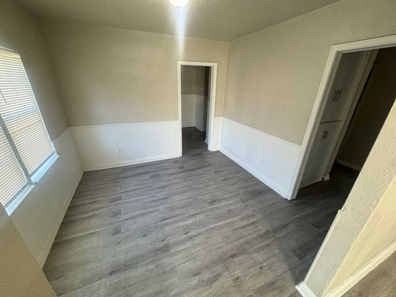 1727 Ne 19th St - Photo 4 of 13