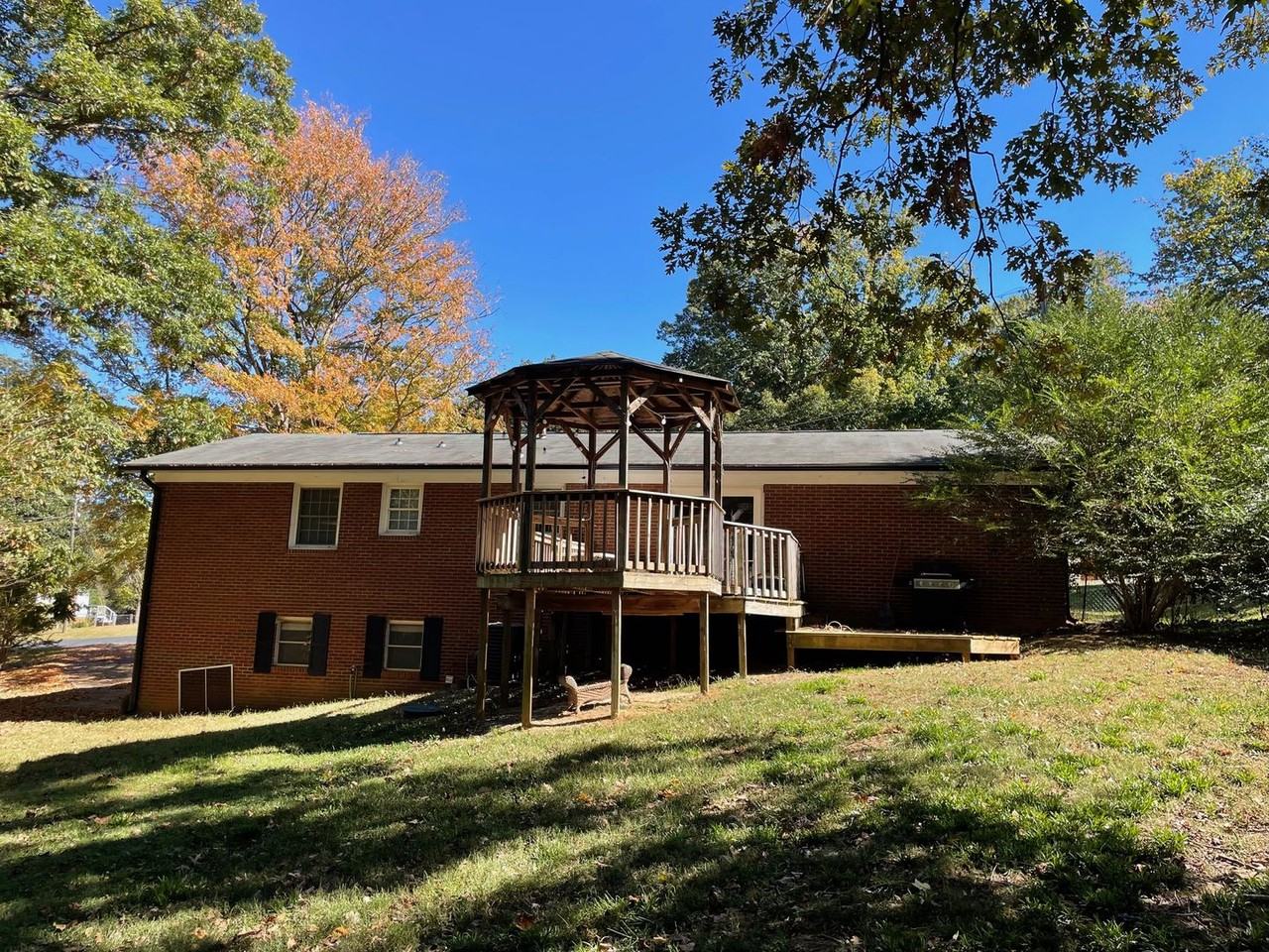 1125 Harvest Cir - Photo 2 of 31