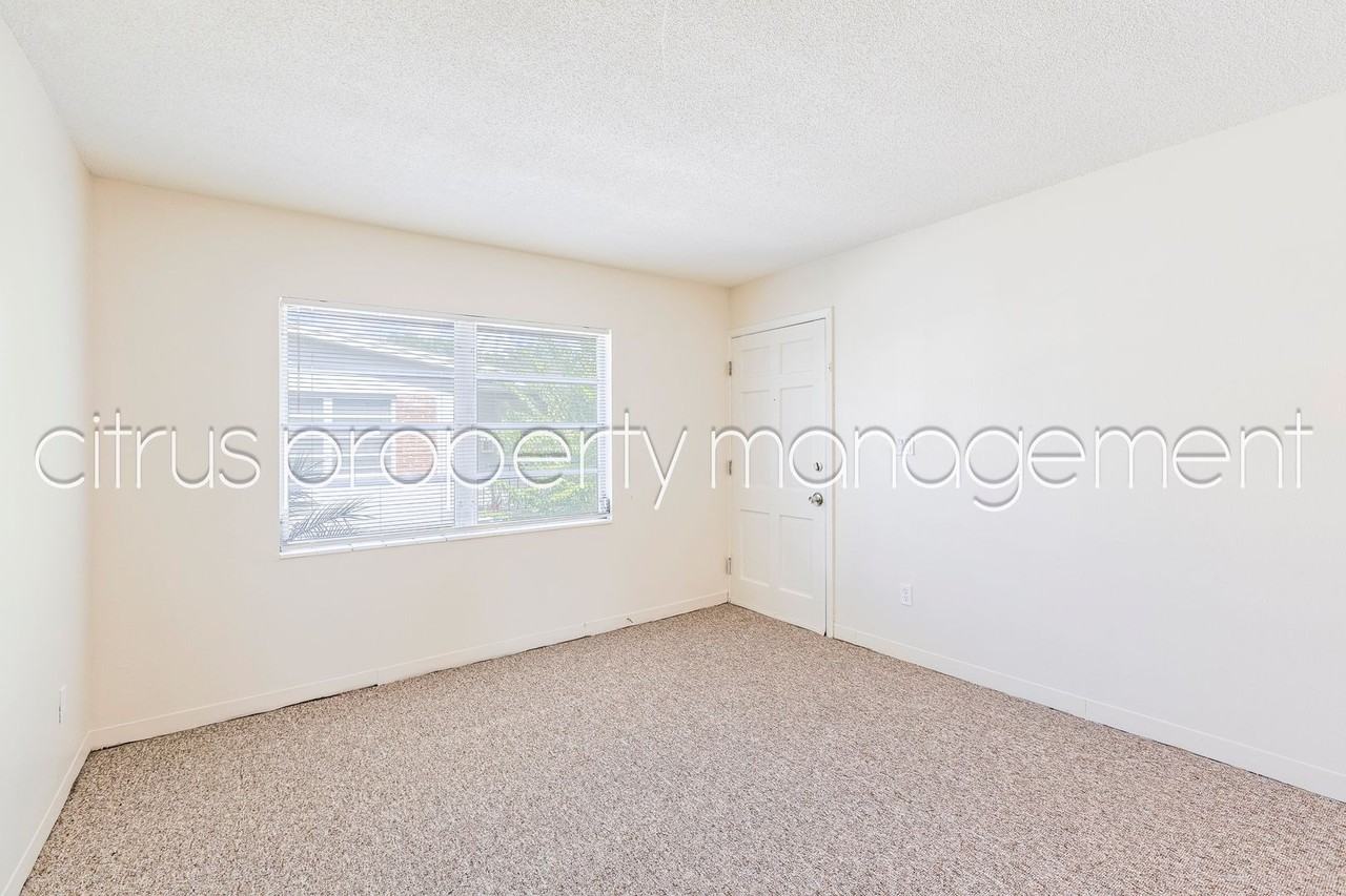 3022 Fairway Lane - Photo 3 of 20