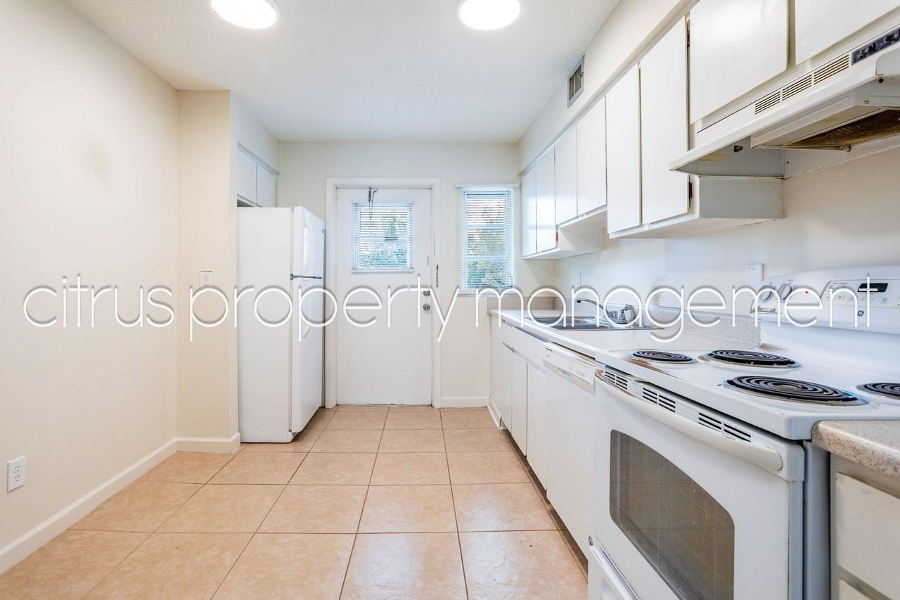 3022 Fairway Lane - Photo 5 of 20