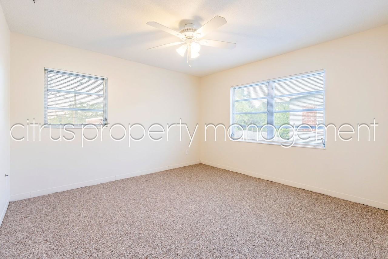 3022 Fairway Lane - Photo 7 of 20