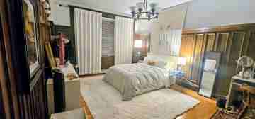 featured image of 25A Gibbs St