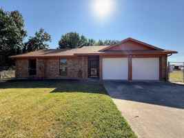 featured image of 2308 Ridglea Ct