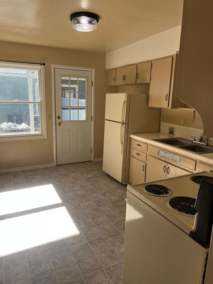 427 Fairmount St - Photo 2 of 18