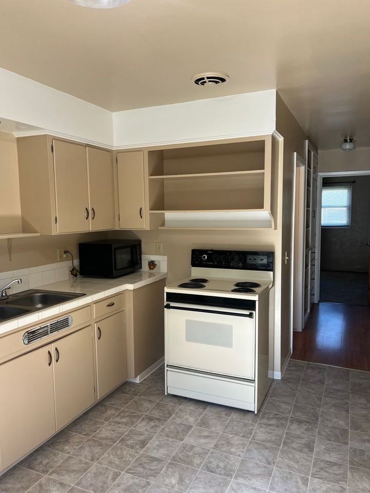 427 Fairmount St - Photo 3 of 18