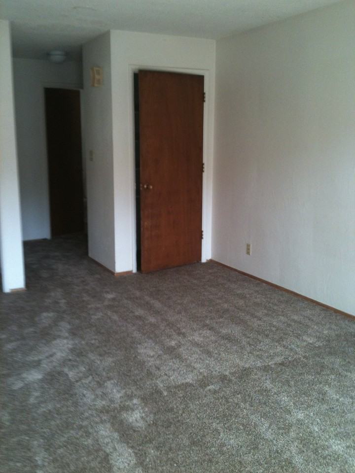 GunW01 - Photo 2 of 13