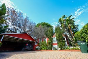 featured image of 703 Manzanita Ave