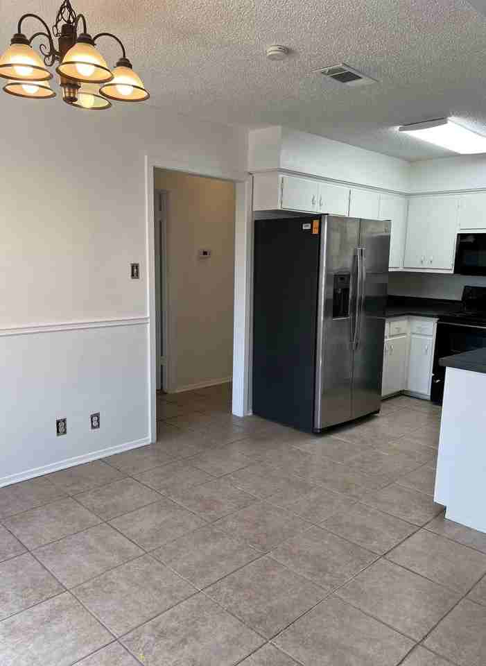 8607 Colonial Dr - Photo 3 of 12