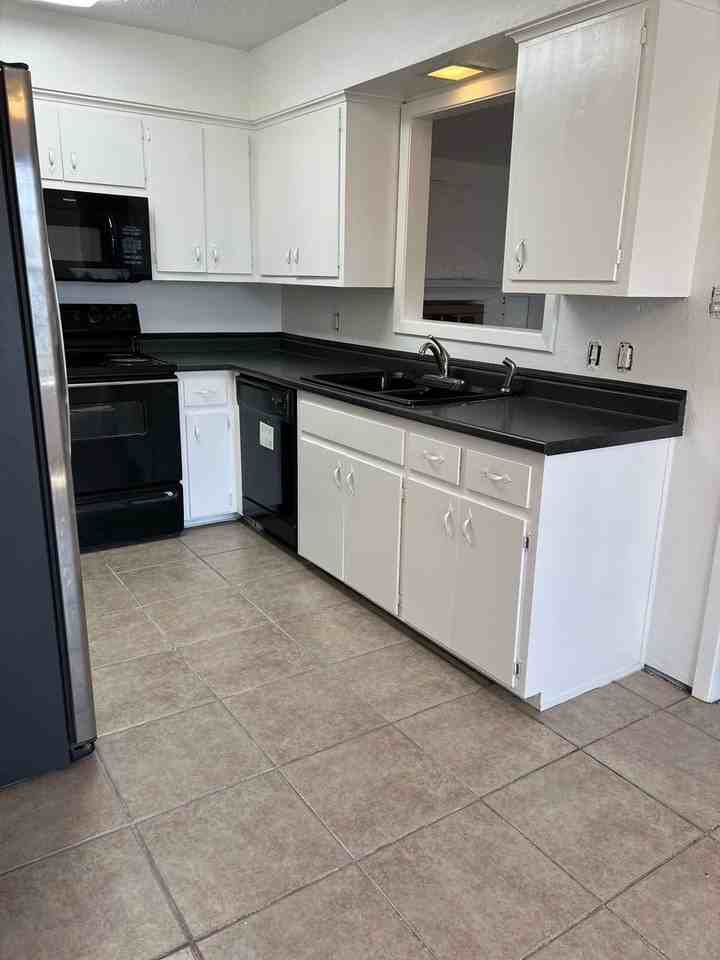 8607 Colonial Dr - Photo 4 of 12