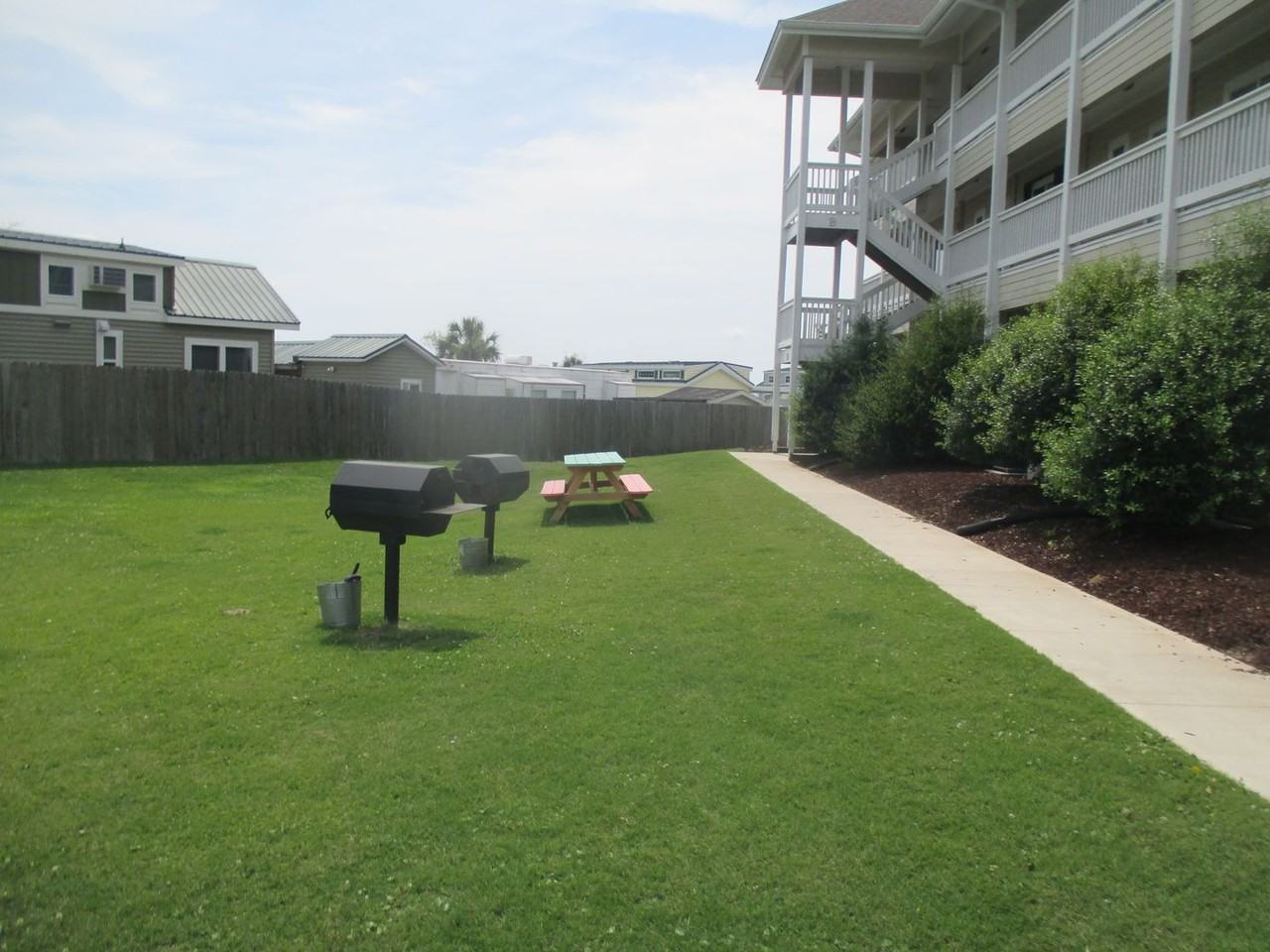 650 Cedar Point Blvd - Photo 3 of 14