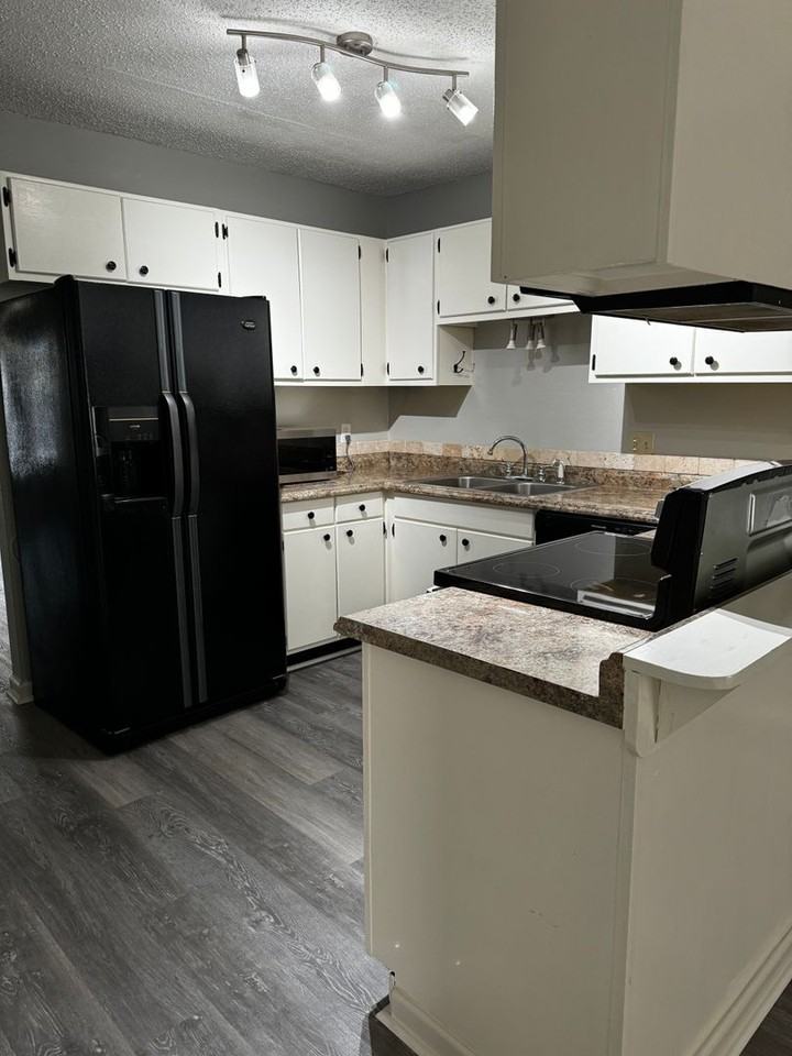 2005 S 8th St #7 - Photo 3 of 9