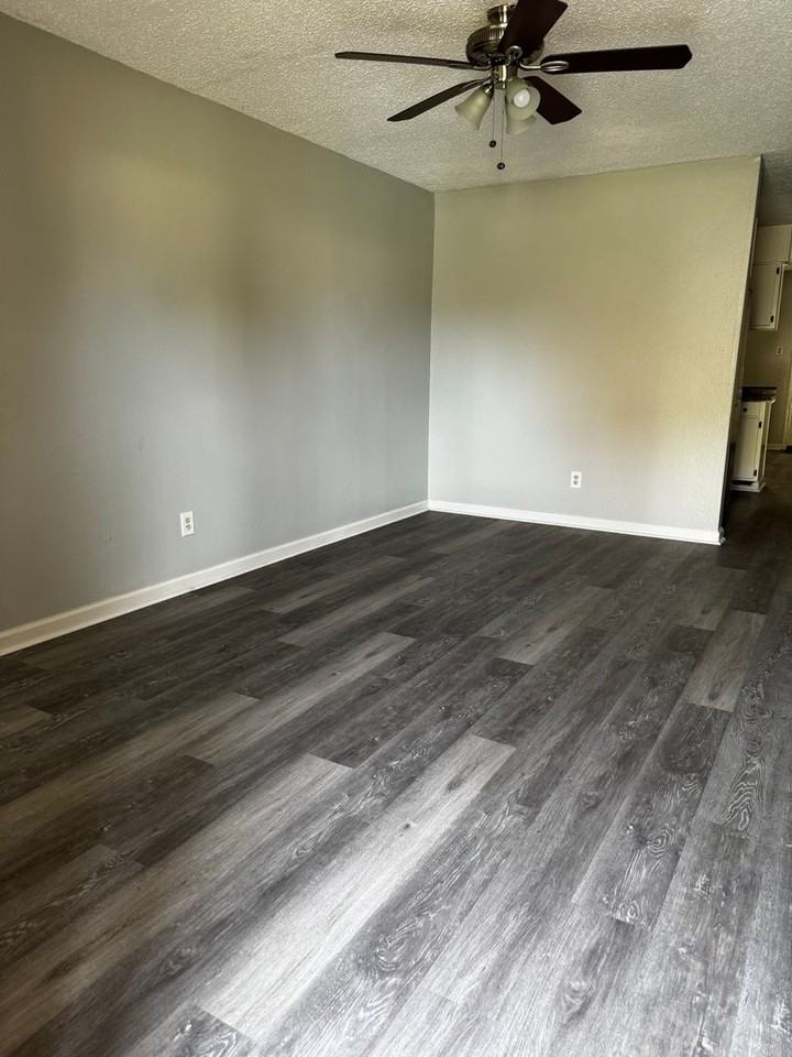 2005 S 8th St #7 - Photo 5 of 9