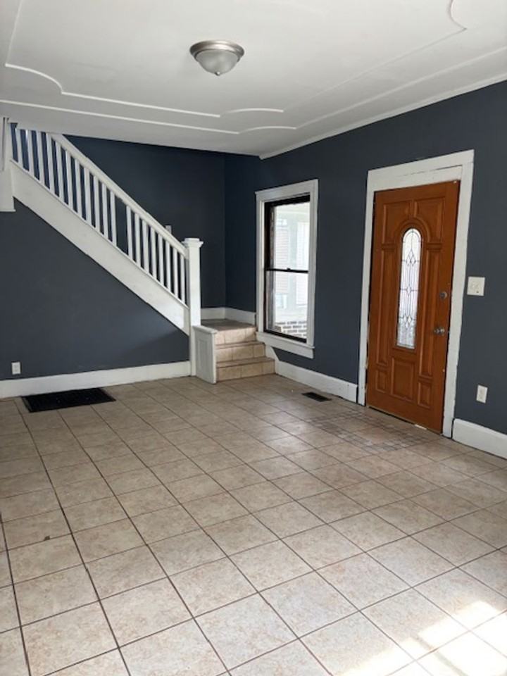 818 North Oakland Avenue - Photo 3 of 17