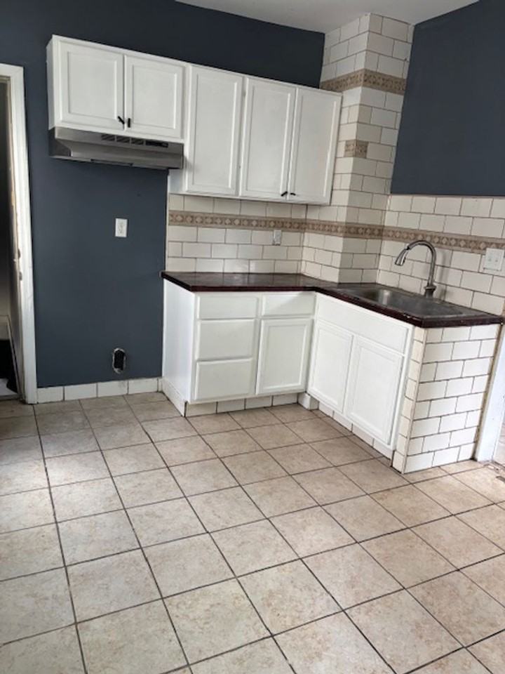 818 North Oakland Avenue - Photo 5 of 17