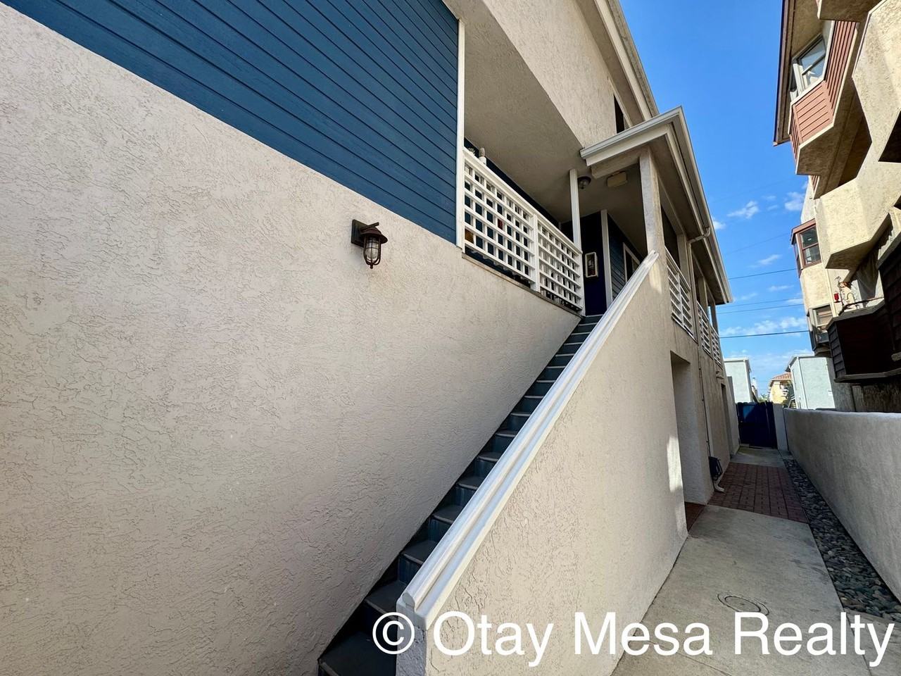 162 Date Ave #B - Photo 2 of 11